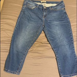 Seven7 Skinny crops size 16